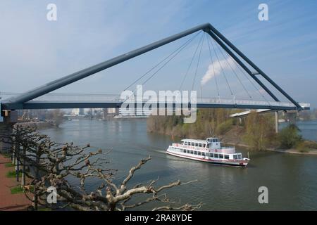 Fußgängerbrücke, Fähre auf dem Rhein, Media Harbour, Düsseldorf, Nordrhein-Westfalen, Deutschland Stockfoto