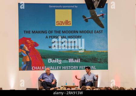 Salisbury, Wiltshire, 02. Juli 2023 Jeremy Bowen, Tim Bouverie in Conversation at the Literary Stage in the Chalke Valley History Credit: Paul Quezada-Neiman/Alamy Live News Stockfoto