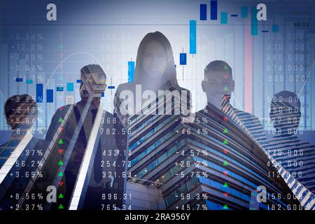 Mehrfachbelichtung mit Silhouetten von Geschäftsleuten, Diagrammen, Daten und Gebäuden Stockfoto
