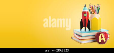 Apfel mit geschnitztem Buchstaben A als Klasse. Helle Spielzeugrakete und Schulbedarf auf gelbem Hintergrund. Bannerdesign mit Platz für Text Stockfoto