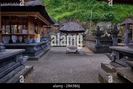 Goa Gajah oder Elefantenhöhle befindet sich auf der Insel Bali in der Nähe von Ubud, Bali Indonesien. Erbaut im 9. Jahrhundert, diente es als Heiligtum. Stockfoto