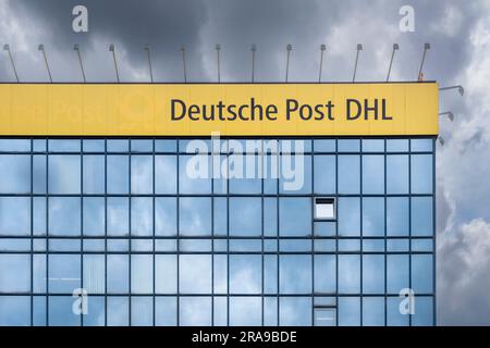 International Postal Centre (IPZ) von DHL am Flughafen Frankfurt. Stockfoto