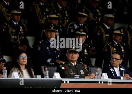 Nicht exklusiv: 30. Juni 2023, Mexiko-Stadt, Mexiko: Die Innenministerin Luisa Maria Alcalde; der Verteidigungsminister Luis Crescen Stockfoto