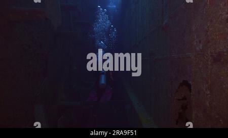 Rotes Meer, Ägypten. 24. Juni 2023. Taucher schwimmen in der Fähre Salem Express Schiffswrack, Rotes Meer, Safaga, Ägypten (Kreditbild: © Andrey Nekrasov/ZUMA Press Wire) NUR REDAKTIONELLE VERWENDUNG! Nicht für den kommerziellen GEBRAUCH! Stockfoto
