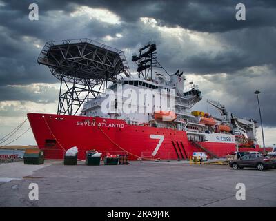 In Lerwick, Shetland, Großbritannien, liegt das fortgeschrittene Tauchschiff Seven Atlantic, ein 2010 gebautes Offshore-Versorgungsschiff, das unter der Flagge von United fährt Stockfoto