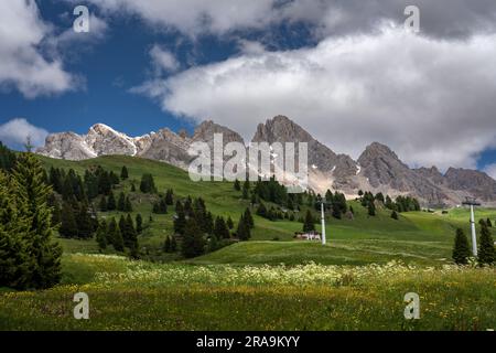 Dolomitenwochenende, wunderschöne Berge und schöne Lichter. Stockfoto