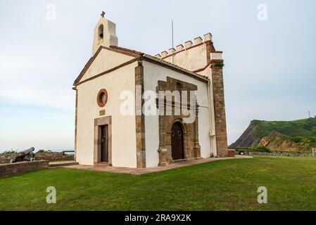 Blick auf die Kirche am Monte Corberu in Ribadesella Stockfoto