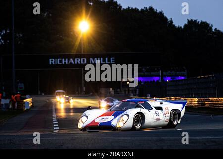 Le Mans, Frankreich. 01. Juli 2023. 62 LOPEZ (Spa), HELARY (Fra), Lola T70 Mk.3B 1969, Aktion während des Le Mans Classic 2023 vom 1. Bis 3. Juli 2023 auf dem Circuit des 24 Heures du Mans, in Le Mans, Frankreich - Photo Damien Saulnier/DPPI Credit: DPPI Media/Alamy Live News Stockfoto