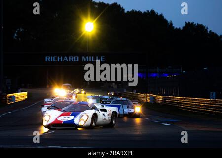 Le Mans, Frankreich. 01. Juli 2023. 62 LOPEZ (Spa), HELARY (Fra), Lola T70 Mk.3B 1969, Aktion während des Le Mans Classic 2023 vom 1. Bis 3. Juli 2023 auf dem Circuit des 24 Heures du Mans, in Le Mans, Frankreich - Photo Damien Saulnier/DPPI Credit: DPPI Media/Alamy Live News Stockfoto