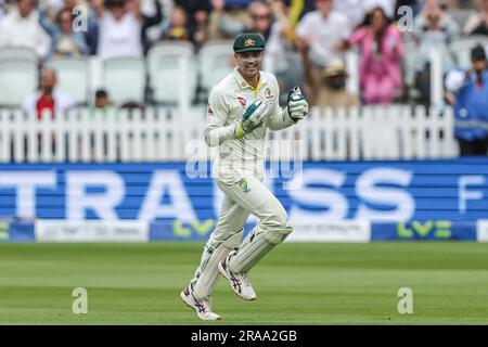 London, Großbritannien. 02. Juli 2023. Alex Carey aus Australien feiert, Ben Stokes aus England beim zweiten Test Day 5 England gegen Australien in Lords, London, Großbritannien, am 2. Juli 2023 (Foto von Mark Cosgrove/News Images) in London, Großbritannien, am 7./2. Juli 2023 zu erwischen. (Foto: Mark Cosgrove/News Images/Sipa USA) Guthaben: SIPA USA/Alamy Live News Stockfoto