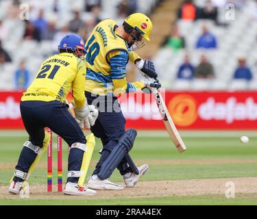 Birmingham, Großbritannien. 02. Juli 2023. Bears' Henry Brookes steht am 2. Juli 2023 beim Vitality T20 Blast Match zwischen Birmingham Bears und Durham auf dem Edgbaston Cricket Ground in Birmingham, England, vor einem frühen Ball. Foto: Stuart Leggett. Nur redaktionelle Verwendung, Lizenz für kommerzielle Verwendung erforderlich. Keine Verwendung bei Wetten, Spielen oder Veröffentlichungen von Clubs/Ligen/Spielern. Kredit: UK Sports Pics Ltd/Alamy Live News Stockfoto