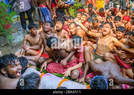 Szenen des Charak, Gajan-Festival in Bengal, Indien, mit Kopierraum Stockfoto