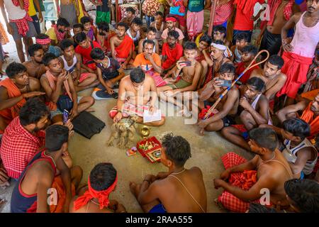 Szenen des Charak, Gajan-Festival in Bengal, Indien, mit Kopierraum Stockfoto