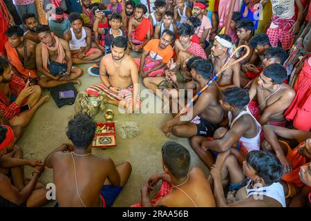 Szenen des Charak, Gajan-Festival in Bengal, Indien, mit Kopierraum Stockfoto