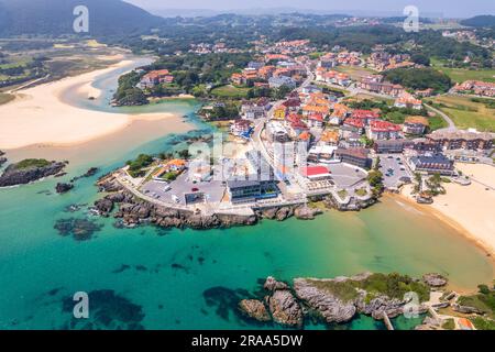 Luftaufnahme der spanischen Küste in Noja in Nordspanien Stockfoto