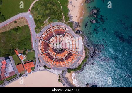 Luftaufnahme der spanischen Küste in Noja in Nordspanien Stockfoto