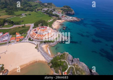 Luftaufnahme der spanischen Küste in Noja in Nordspanien Stockfoto