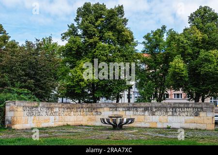 1975 errichtete Gedenkstätte für die anti-faschistischen Widerstandskämpfer am Unity Square, Platz der Einheit, Potsdam, Brandenburg Stockfoto