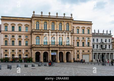 Das Museum Barberini befindet sich in der Nachbildung des barocken Barberini-Palastgebäudes, das von Carl von Gontard in den Jahren 1771 bis 1772 auf dem Alten Marktplatz Potsdam erbaut wurde Stockfoto