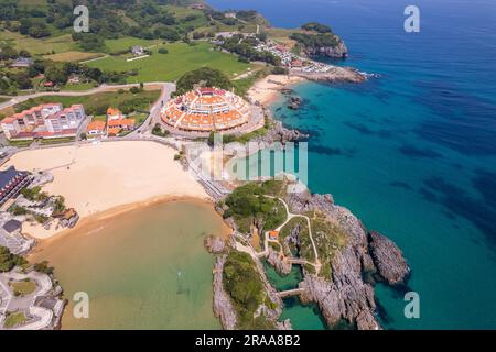 Luftaufnahme der spanischen Küste in Noja in Nordspanien Stockfoto