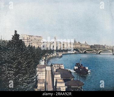 Das Embankment mit dem Savoy Hotel und Kleopatras Nadel. Datum: 1895 Stockfoto