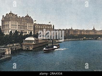 Das Embankment mit dem Savoy Hotel und Kleopatras Nadel. Datum: 1895 Stockfoto