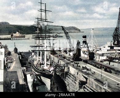 Clipper-Schiff „Cutty Sark“ im Trockendock in Falmouth im Jahr 1938. Das Schiff wurde auf die vorhergesagte letzte Reise vorbereitet - unter Schlepptau, um in Greenhithe an der Themse festzumachen. Datum: 1938 Stockfoto