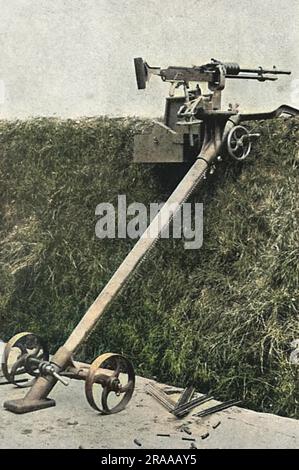 Hotchkiss-Maschinengewehr auf einer Brüstungshalterung, angepasst für den Einsatz als Festungsverteidigung Datum: August 14 Stockfoto