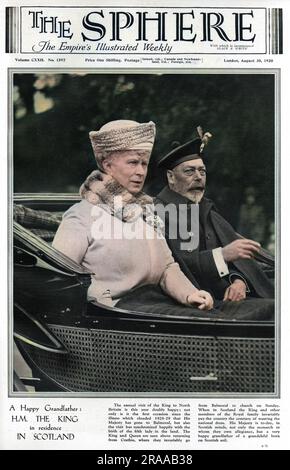 König George V. und Königin Mary sahen hier, wie sie von Crathie zurückkehrten, wo sie am Sonntag immer von Balmoral in die Kirche gingen. Datum: 1930 Stockfoto