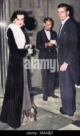 Mr. Und Mrs. Charles Sweeny nehmen an einer Gala-Präsentation Teil, mit Unterstützung der Liga der Barmherzigkeit des Films "die Prinzen von Wales". Mrs. Charles Sweeny war die ehemalige Miss Margaret Whigham, deb des Jahres 1930. Ihre zweite Ehe machte ihre Herzogin von Argyll, aber der anschließende skandalöse Scheidungsfall schmälerte ihren Namen. Datum: 1933 Stockfoto