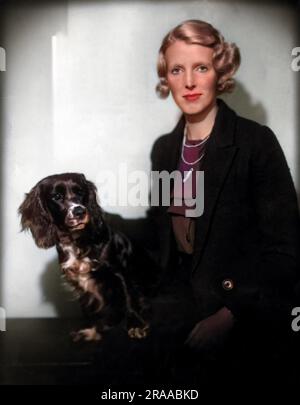 Dorothy Norman Spicer, verheiratet mit Pearce (1908-1946), Flugzeugführer und Pionierin der Luftfahrttechnik. Zusammen mit ihrem Geschäftspartner Pauline Gower gründete sie ein erfolgreiches Luftfahrtunternehmen. Sie war die erste Frau, die jemals ein Zeugnis für Luftfahrttechnik der Kategorie B erworben hat, und verdiente danach sowohl ein C als auch ein D Datum: 1934 Stockfoto