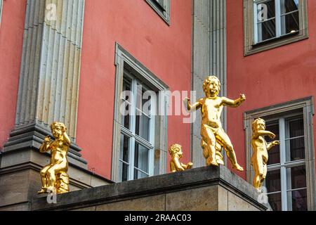 Putti, Goldene Figuren auf der Engeltreppe vor dem Parlamentsgebäude, Potsdam, Brandenburg, Deutschland Stockfoto