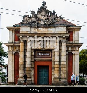 Das Potsdamer Filmmuseum befindet sich im historischen ehemaligen königlichen Stallgebäude, Schloßstraße 1-19, Potsdam, Brandenburg Stockfoto