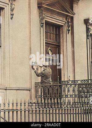 Ein Zeichen für den Zusammenbruch der diplomatischen Beziehungen bei Ausbruch des Ersten Weltkriegs war die Entfernung der Messingplatte in der deutschen Botschaft in London. Datum: 1914 Stockfoto