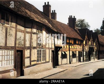 Mill Street, Warwick, mit einer Reihe von Fachwerkhäusern in Tudor und einem Blick auf Shakespeares England. Datum: 16. Jahrhundert Stockfoto