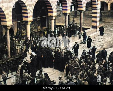DER ZAR BORIS III VON BULGARIEN nimmt am 1. Mai 1932 am Osterdienst im Kloster Rilo Teil. Datum: 1894 - 1943 Stockfoto