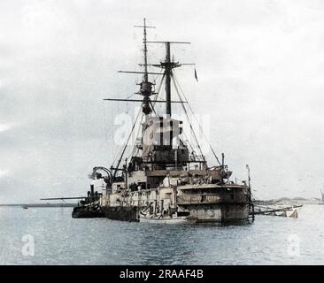 HMS Vengeance, ein ehemaliges britisches Schlachtschiff der Canopus-Klasse, startete 1899 und diente vor und während des Ersten Weltkriegs an verschiedenen Orten, wurde 1920 stillgelegt. Hier in Sheerness Harbour, Kent. Datum: 1914 Stockfoto