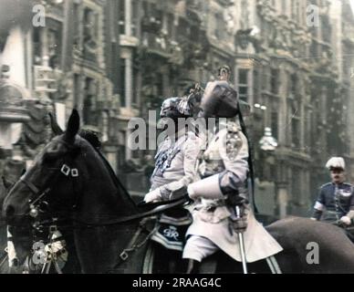 Zwei indische Würdenträger in voller Zeremonialuniform in der Prozession zur Krönung von König George VI Datum: 12. Mai 1937 Stockfoto