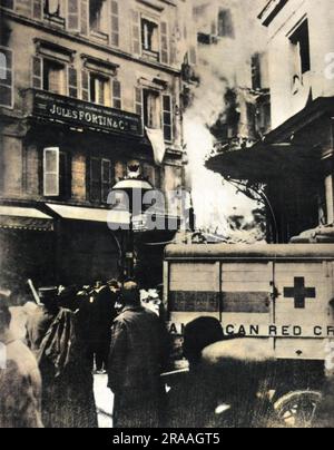 Straßenszene nach einem Gotha-Angriff auf Paris im Ersten Weltkrieg. Datum: Ca. 1918 Stockfoto