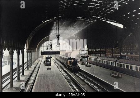 Paddington Station, Bahnsteig 5 und 6 - London. Datum: Anfang 1930er Stockfoto