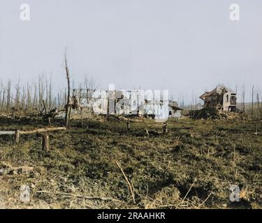 Blick auf die zerstörte Mühle in Beaucourt sur Ancre an der Westfront in Frankreich während des Ersten Weltkriegs. Datum: Ca. 1916 Stockfoto