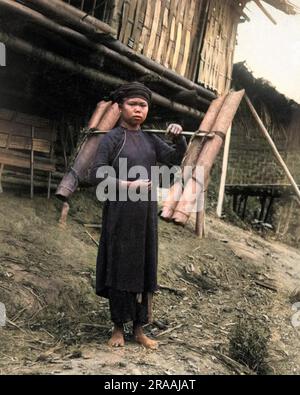 Muong-Frau mit Pfeifen, Indochina (Vietnam). Datum: Ca. 1890 Stockfoto