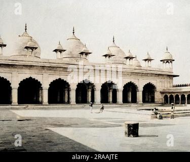 Innenhof von Moti Masjid (Perlenmoschee), Agra, Uttar Pradesh, Indien. Datum: Ca. 1890er Stockfoto