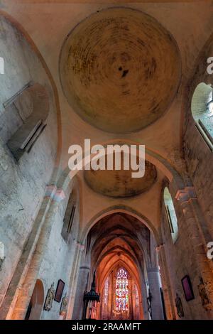 Im Inneren der Collegiatskirche Saint-Emilion. Saint-Emilion, ein bedeutendes Dorf, liegt in der Nähe von Bordeaux, Aquitanien Region, Gironde Depart Stockfoto