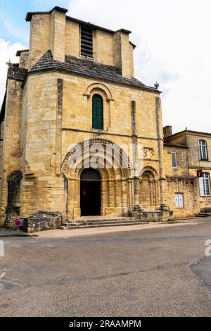 Die Collegiatskirche in Saint-Emilion. Das wichtige Dorf Saint-Emilion befindet sich in der Nähe von Bordeaux, Aquitanien und Gironde. F Stockfoto