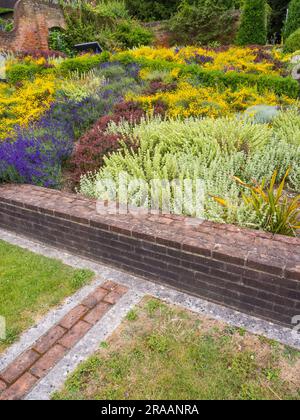 Blumenbetten, Historic Caversham Court, Reading Council Gardens, Caversham, Reading, Berkshire, England, Großbritannien, GB. Stockfoto