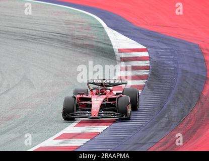 Spielberg, Österreich. 02. Juli 2023. Motorsport: Formel-1-Weltmeisterschaft, österreichischer Grand Prix, Rennen Charles Leclerc aus Monaco vom Ferrari-Team ist auf der Rennstrecke in Spielberg. Kredit: Hasan Bratic/dpa/Alamy Live News Stockfoto