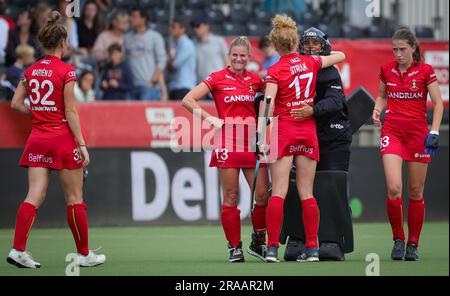 Antwerpen, Belgien. 02. Juli 2023. Die belgischen Spieler feiern nach dem Sieg eines Hockeyspiels zwischen der belgischen Nationalmannschaft Red Panthers und den Vereinigten Staaten am Sonntag, den 02. Juli 2023 in Antwerpen, das Spiel 10/12 in der Gruppenphase der Women's FIH Pro League 2023. BELGA PHOTO VIRGINIE LEFOUR Kredit: Belga News Agency/Alamy Live News Stockfoto