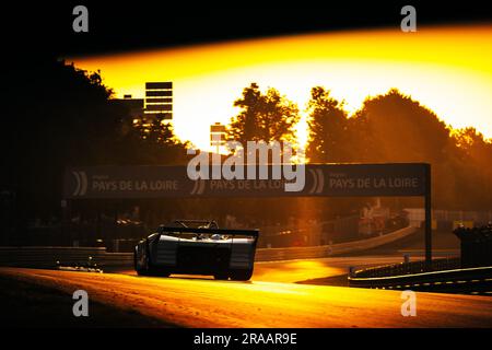 Le Mans, Frankreich. 02. Juli 2023. Action, Sunrise während des Le Mans Classic 2023 vom 1. Bis 3. Juli 2023 auf dem Circuit des 24 Heures du Mans, in Le Mans, Frankreich - Foto Damien Saulnier/DPPI Credit: DPPI Media/Alamy Live News Stockfoto