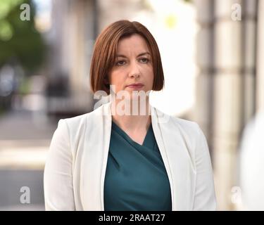 London, England, Großbritannien. 2. Juli 2023. BRIDGET PHILLIPSON, Shadow Secretary of State for Education, vor den BBC Studios gesehen, bevor sie am Sonntag mit Laura Kuenssberg auftauchte (Kreditbild: © Thomas Krych/ZUMA Press Wire), NUR REDAKTIONELLER GEBRAUCH! Nicht für den kommerziellen GEBRAUCH! Stockfoto